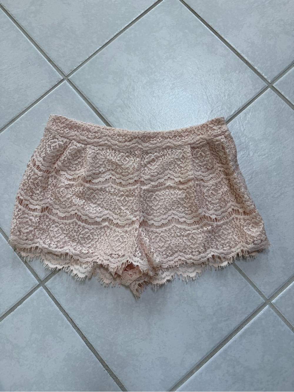 Like New Forever 21 Blush/Pale Peach Lined Lacey Shorts